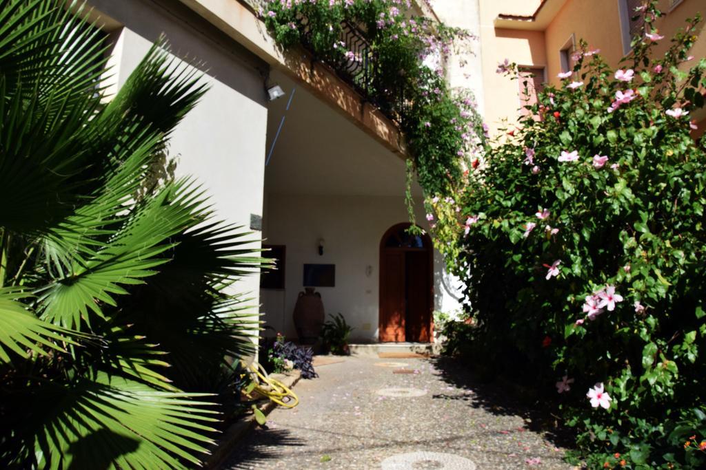 Artroom Garden Noto Exteriör bild